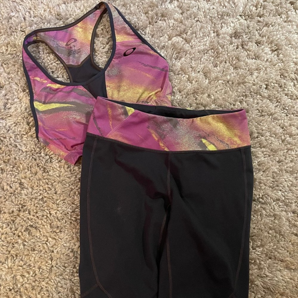 Oakley Women's Sports Bra and Leggings Set